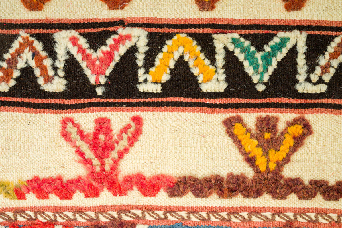 Moroccan Berber Wool Rug – Handwoven & Hand-Knotted Glaoui, 240 x 142 cm / 7.9 x 4.7 ft