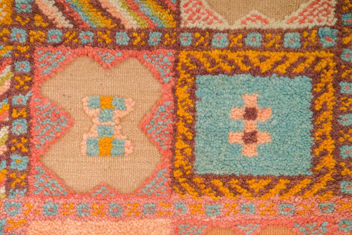 Moroccan Berber Wool Rug – Handwoven & Hand-Knotted, 210 x 155 cm / 6.9 x 5.1 ft