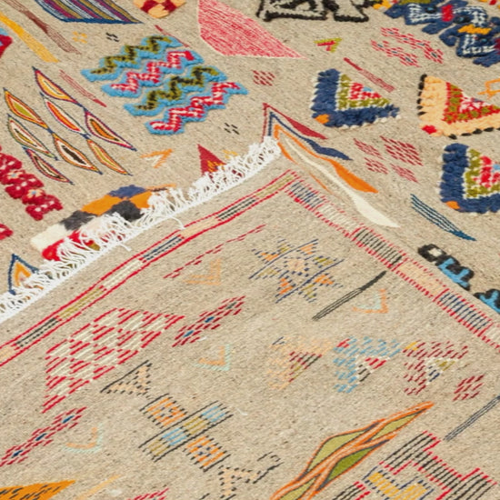 video close-up of a moroccan kilim rug