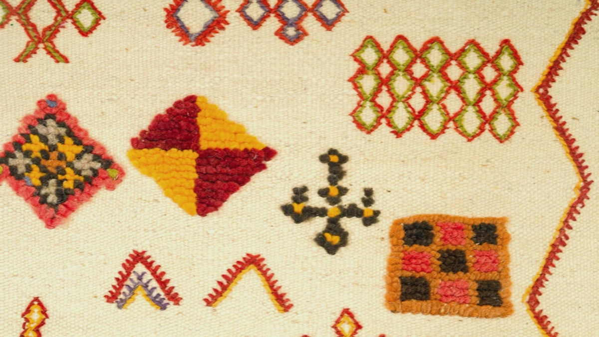 video close-up of a moroccan flat weave rug